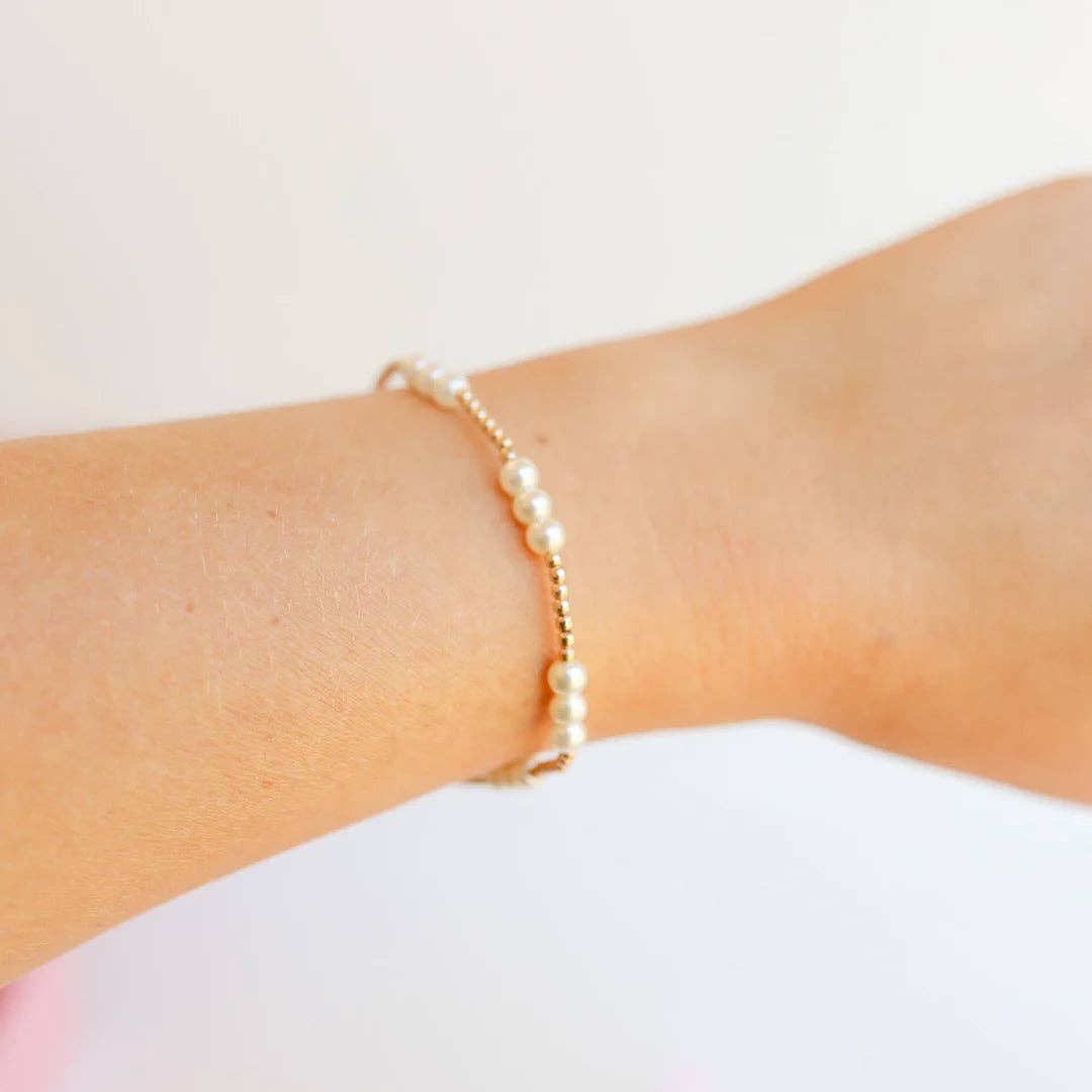 Beaded Blondes - ILY Pearl Bracelet in Gold (Petite)