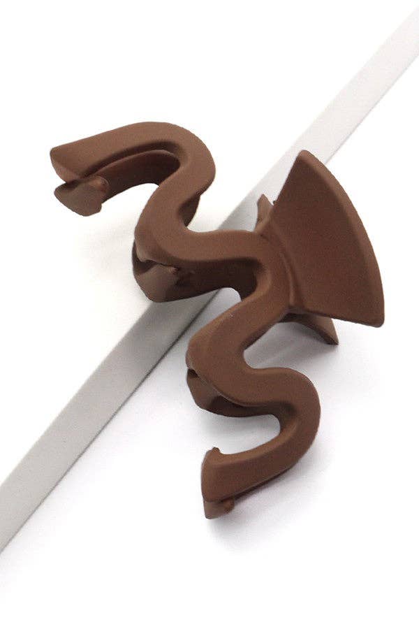 Pia - Matte Wavy Hair Claw Clip