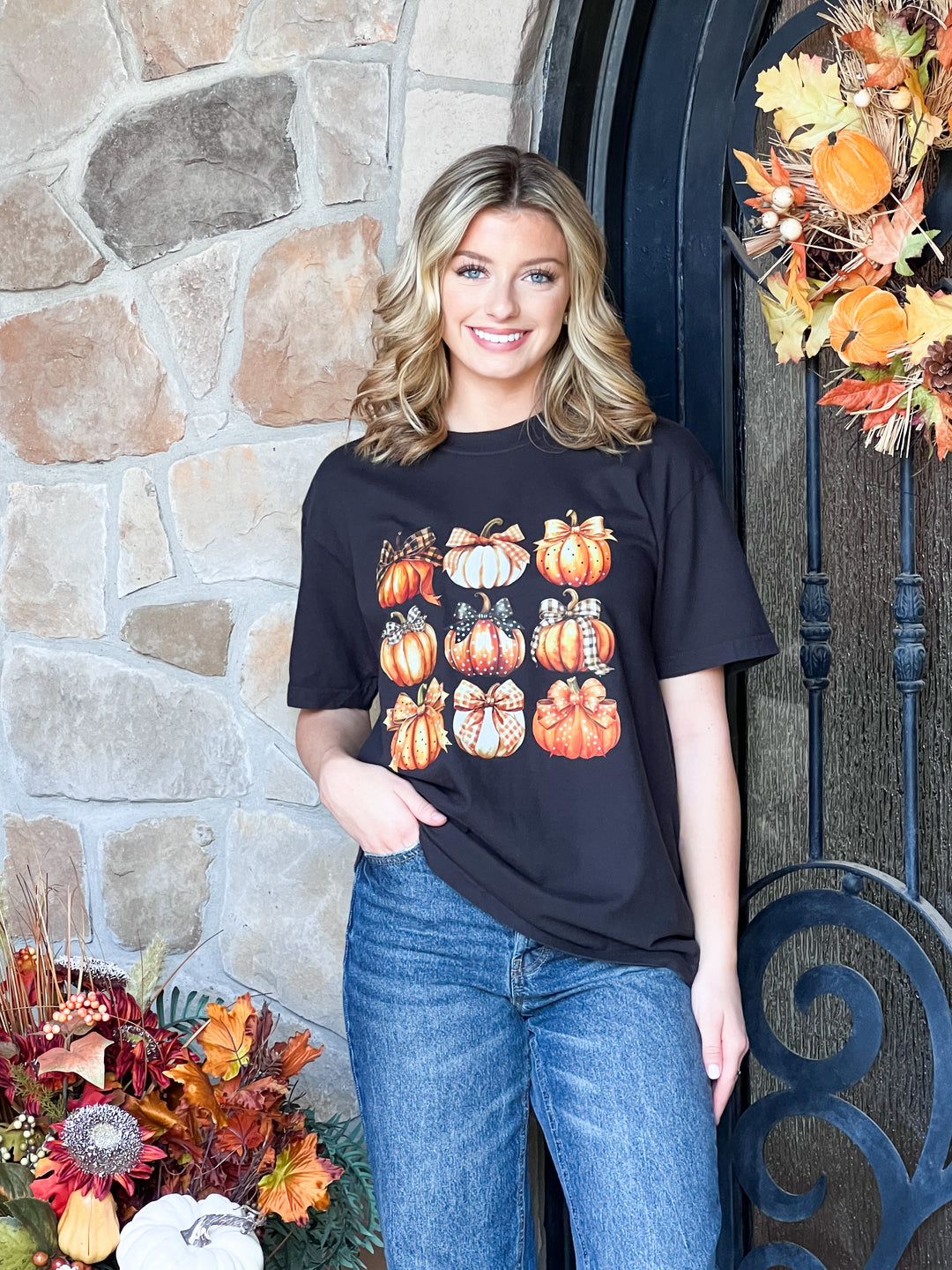 Pumpkins w/ Bows Graphic Tee (Black)