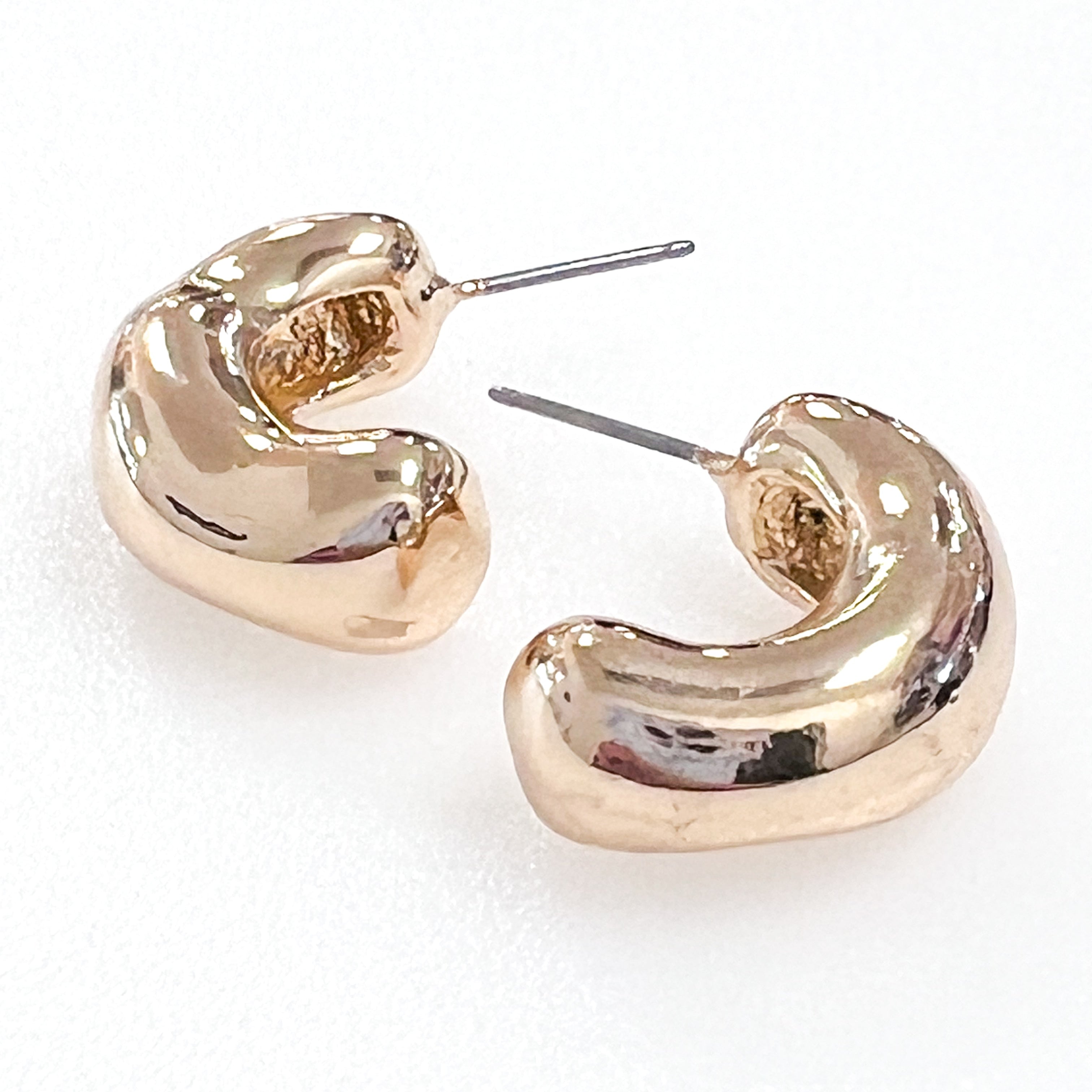 Lillian - Wavy Hoop Earrings (Gold)