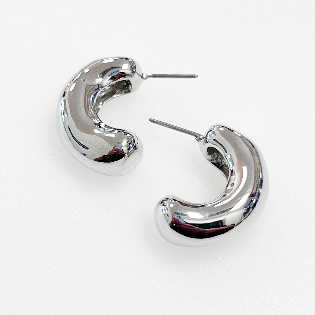 Lillian - Wavy Hoop Earrings (Silver)