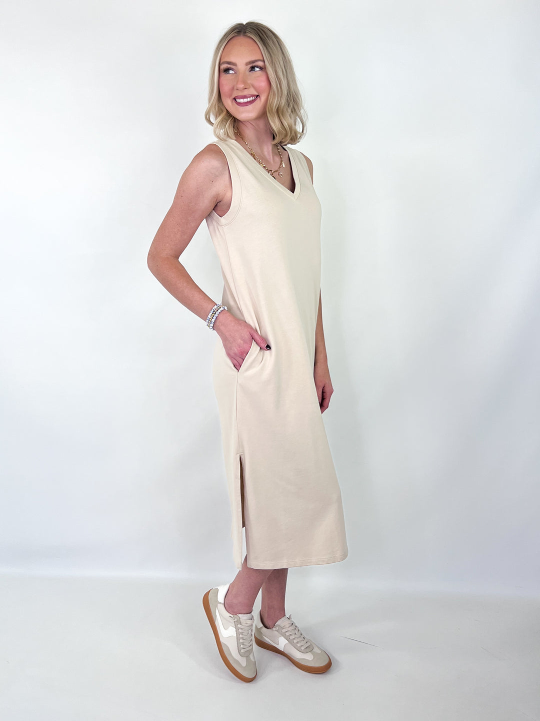 Shelby - V-Neck Sleeveless Midi Dress