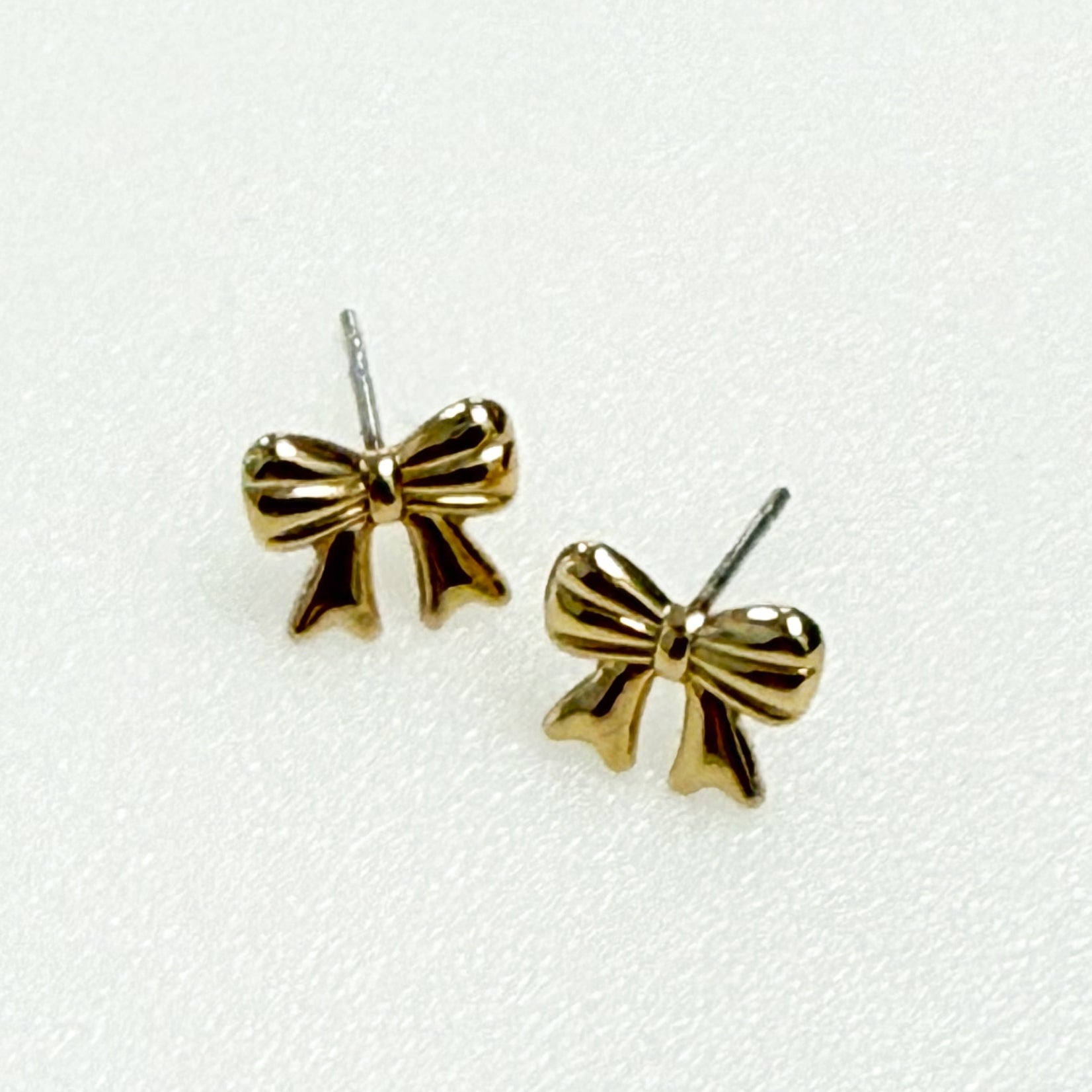 Jenni - Gold Bow Stud Earrings