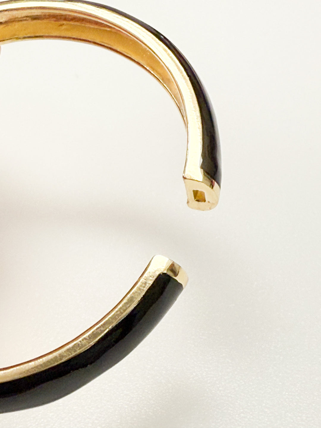 Tiana - Enameled Hinge Bangle (Black)