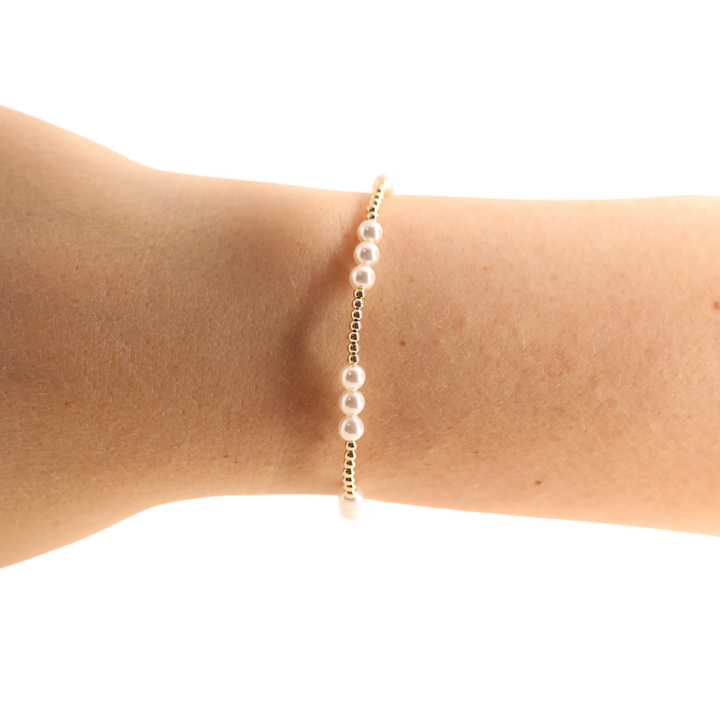 Beaded Blondes - ILY Pearl Bracelet in Gold - Extended