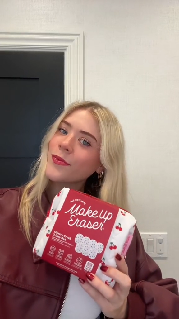Make Up Eraser - Cherry Crush 7-Day Set & Makeup Bag