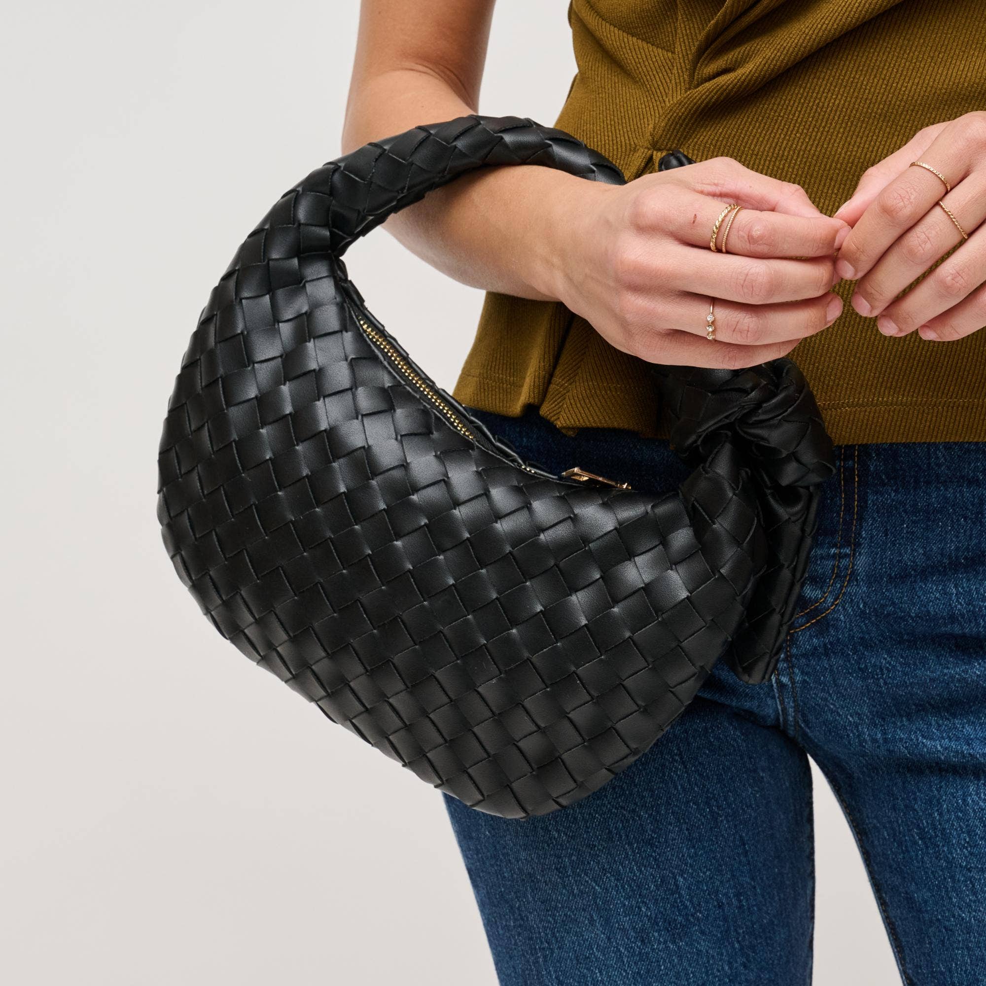 Lizbeth - Woven Knot Clutch (Black)