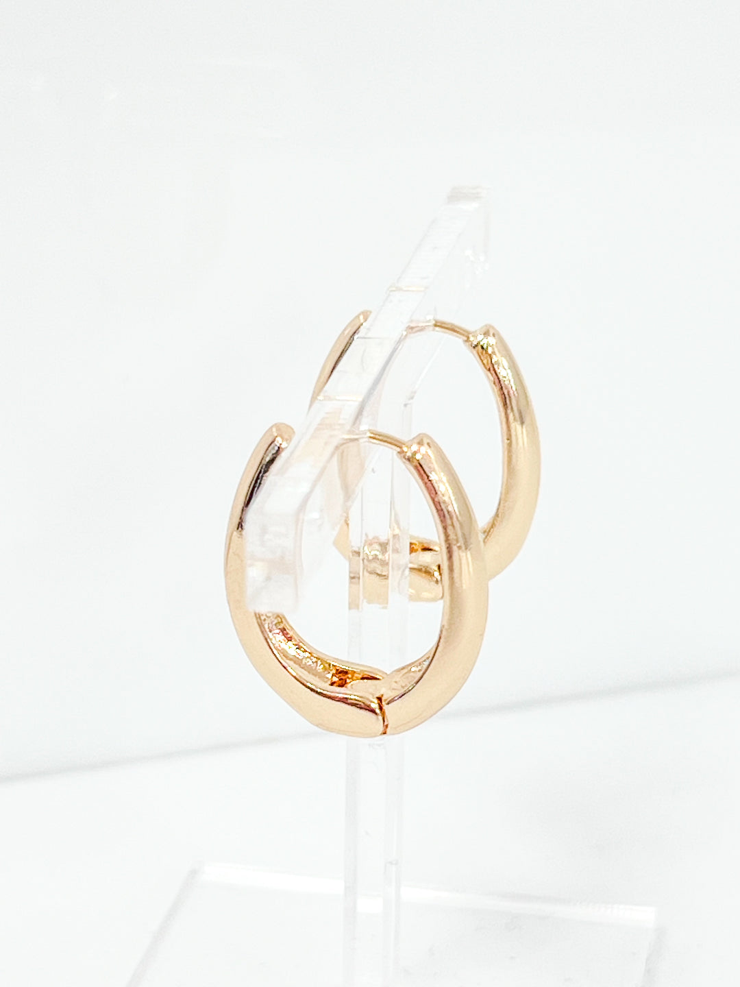 Bobbi - Hinged Gold Oval Hoops