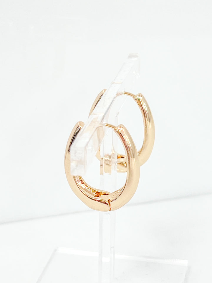Bobbi - Hinged Gold Oval Hoops