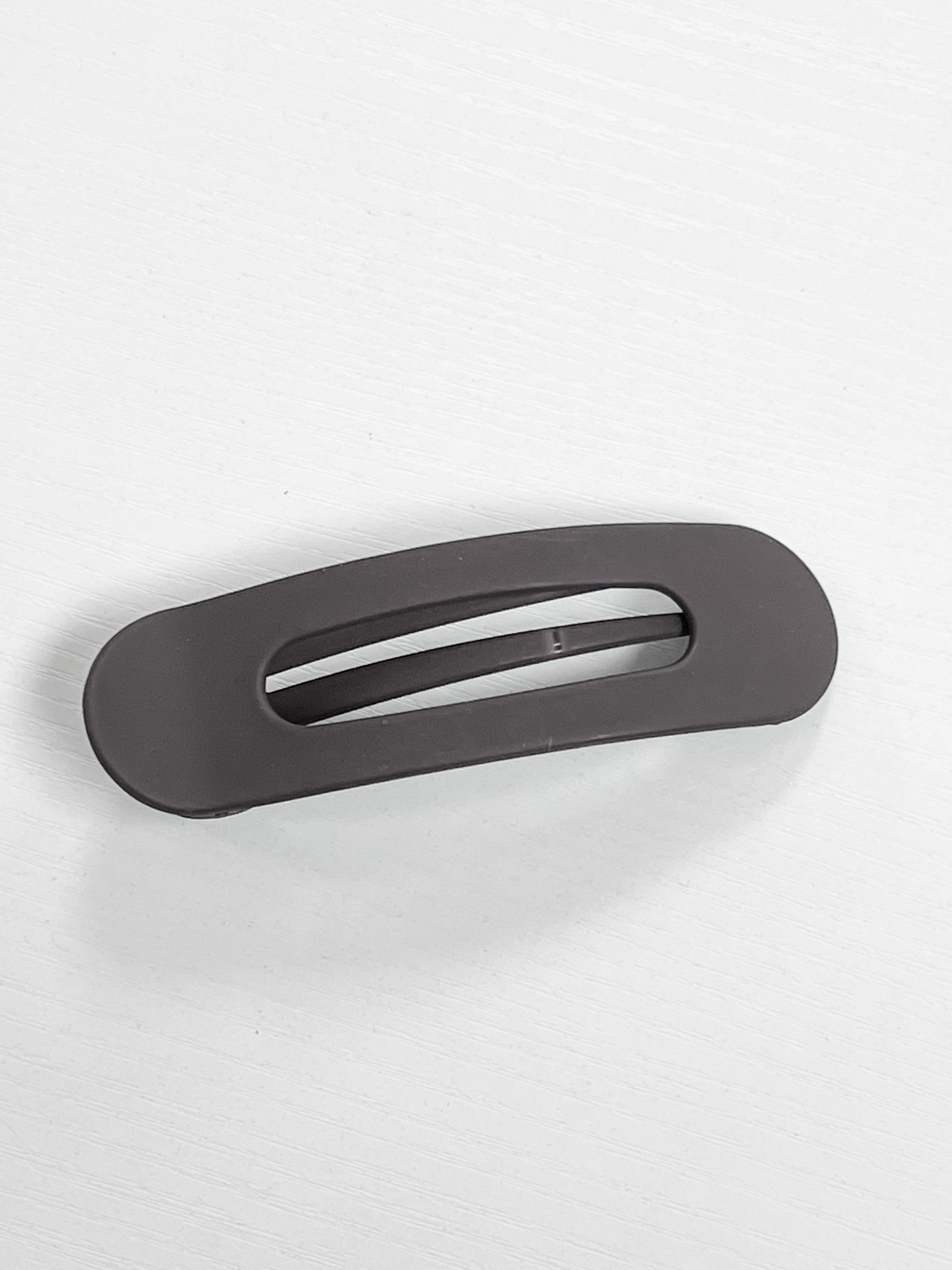 Dana - Flat Lay Claw Clip