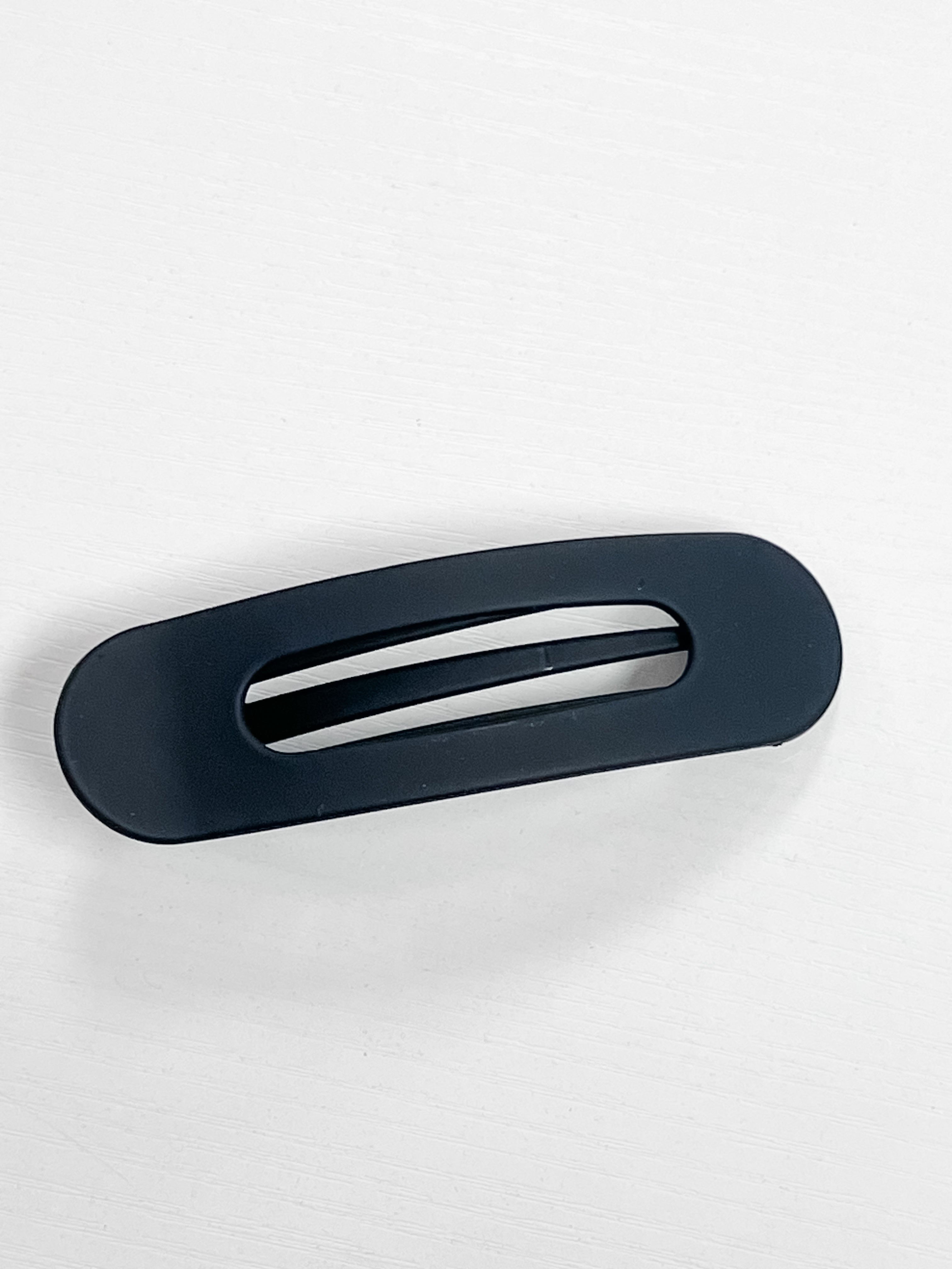 Dana - Flat Lay Claw Clip
