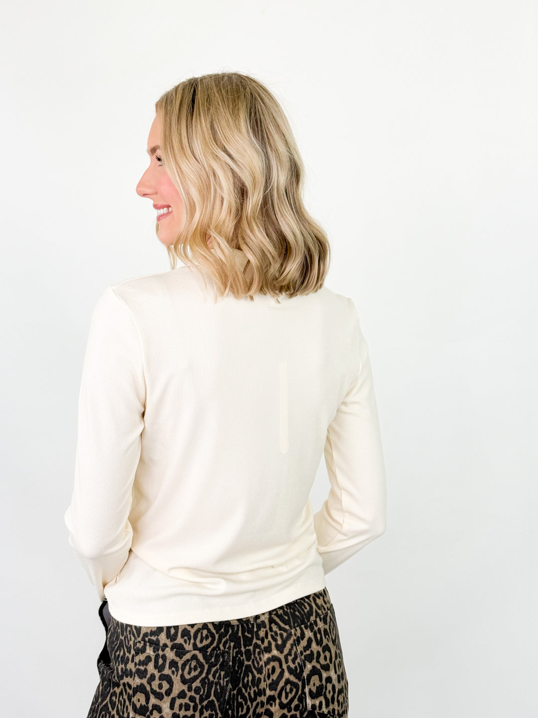 Shelli - Stretchy Ribbed Mock Neck Top (Cream)