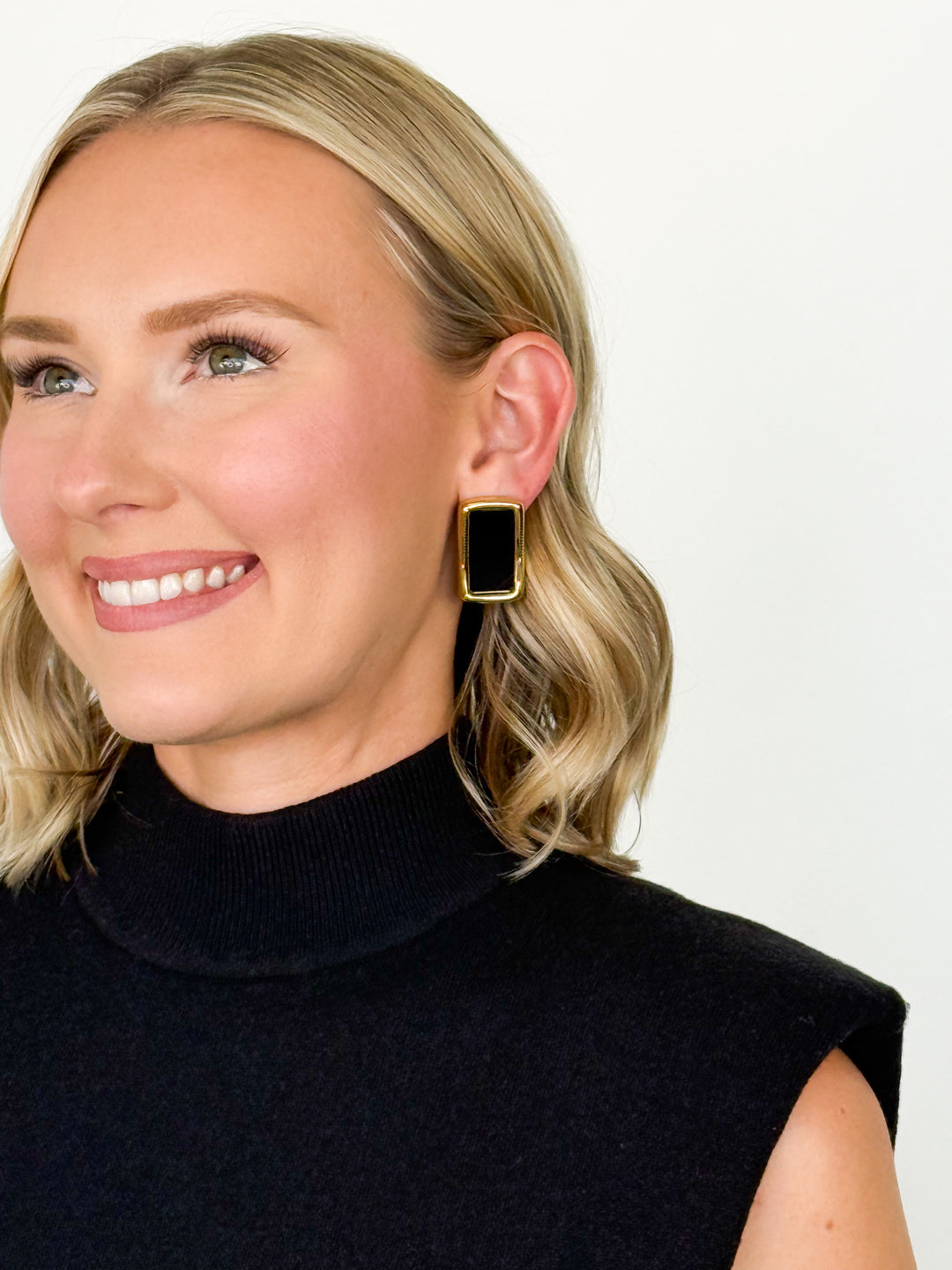 CHANSUTTPEARLS - Brooke Black Square Earrings