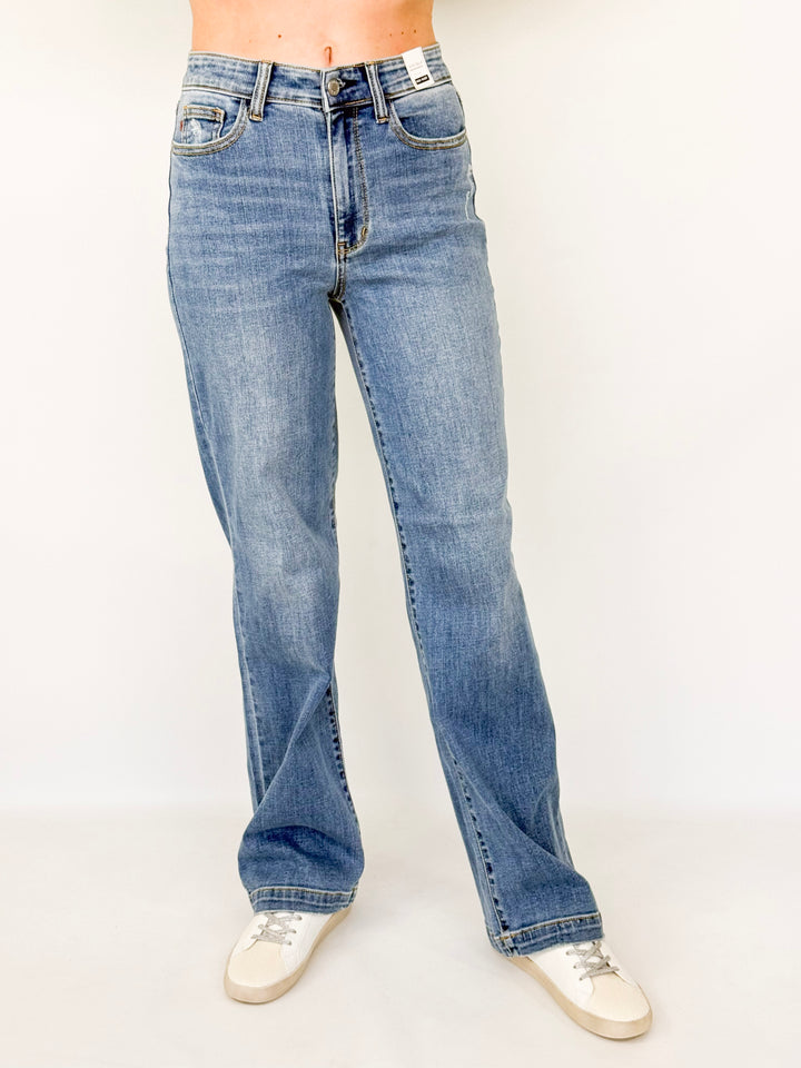 Cindy - Medium Washed Straight Leg Denim (Judy Blue)