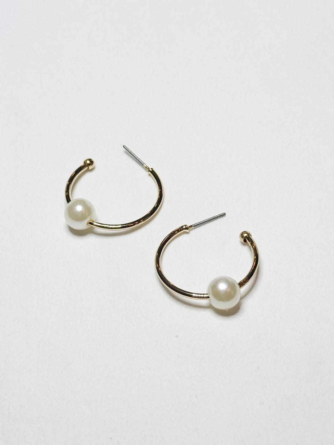 Pia - Gold Hoops w/Pearl