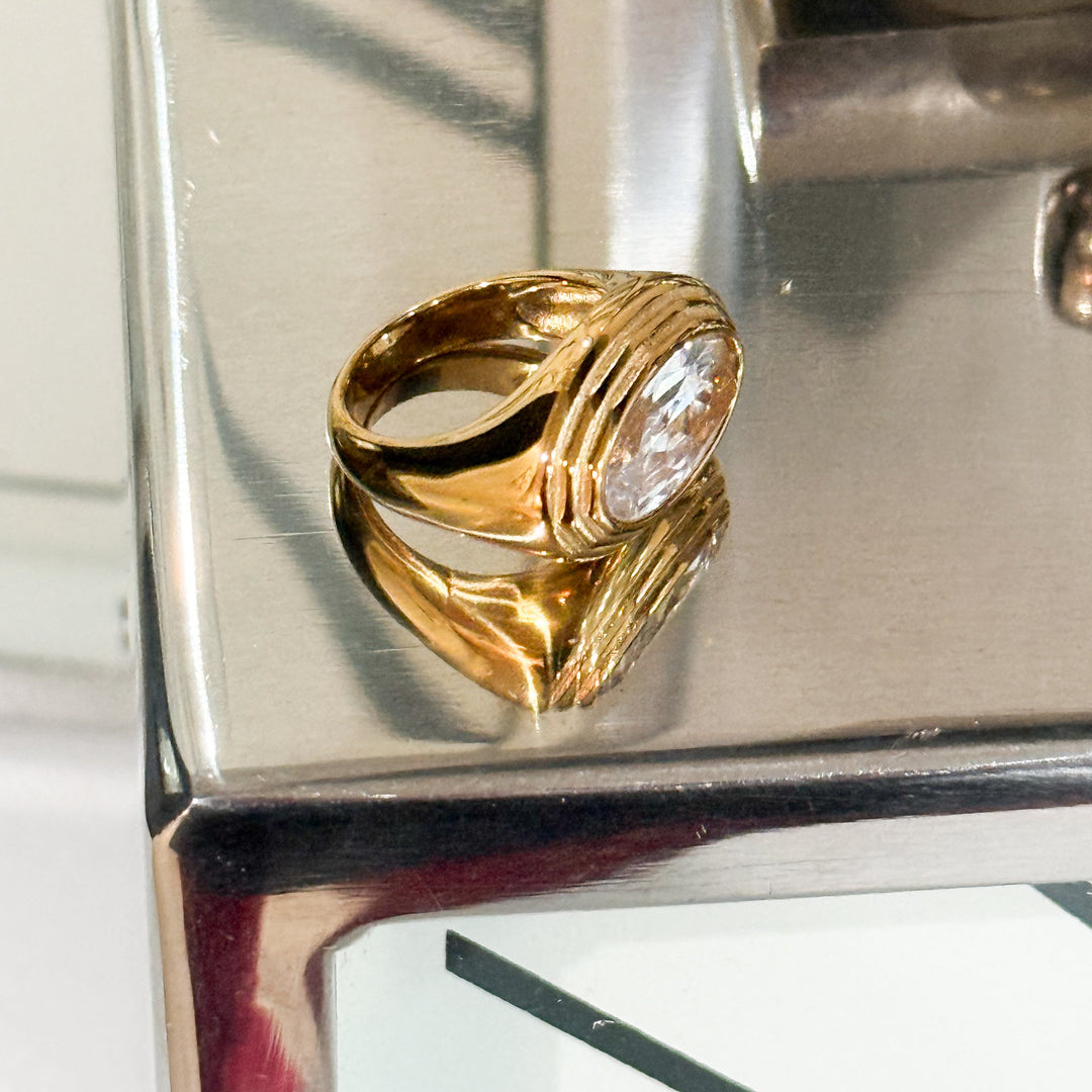 CHANSUTT - Oval Rhinestone Ring