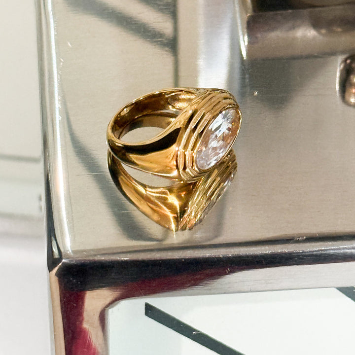 CHANSUTT - Oval Rhinestone Ring