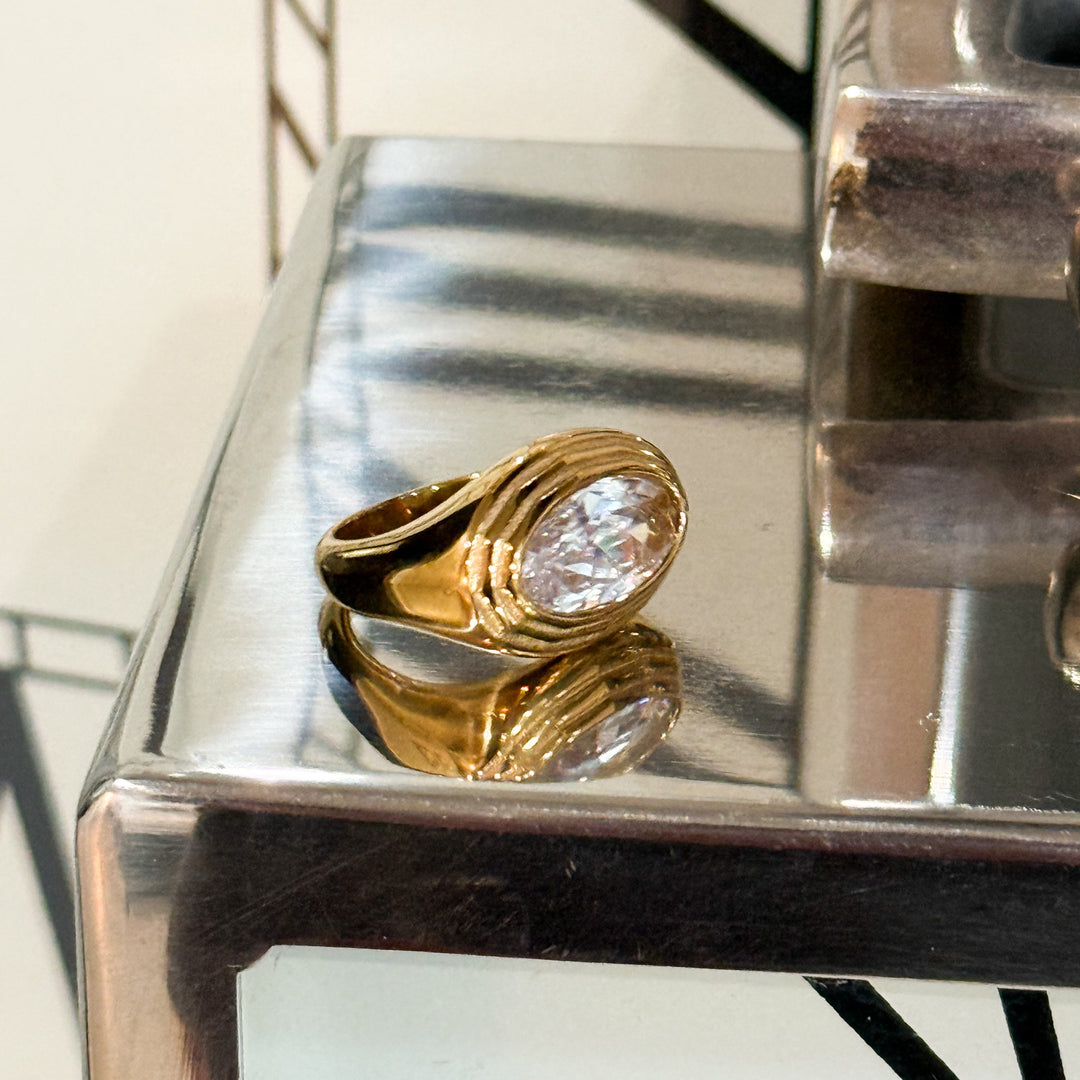 CHANSUTT - Oval Rhinestone Ring