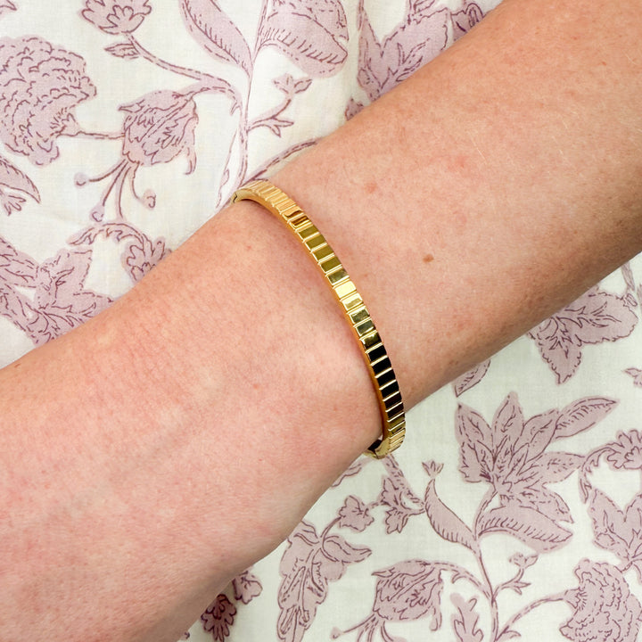 Calli - Gold Ribbed Hinge Bangle