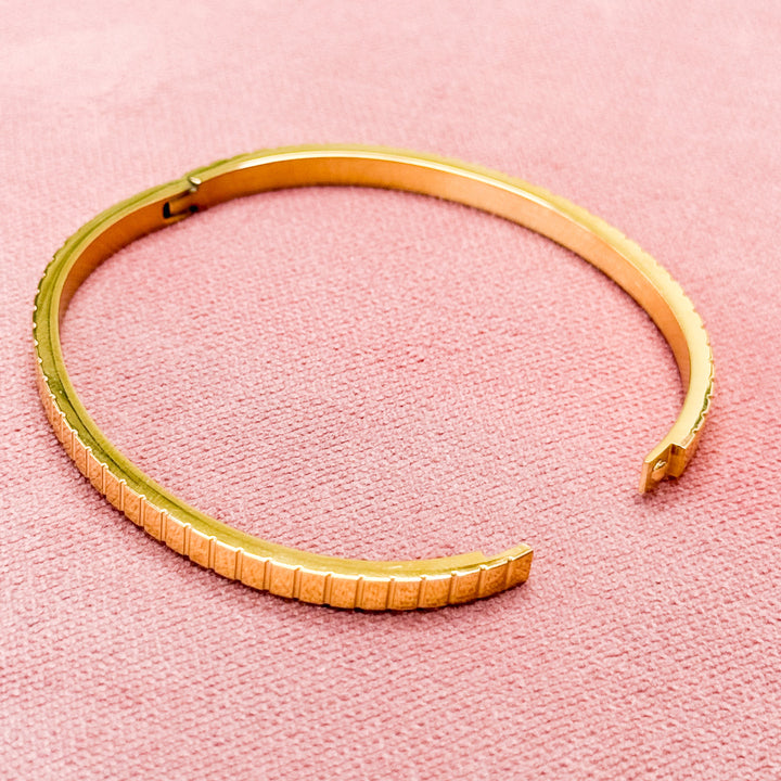 Calli - Gold Ribbed Hinge Bangle