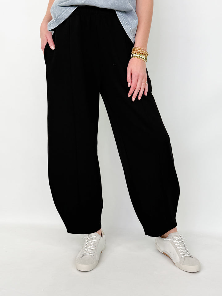 Jensyn - Mid Rise Barrel Sweatpants (Black)
