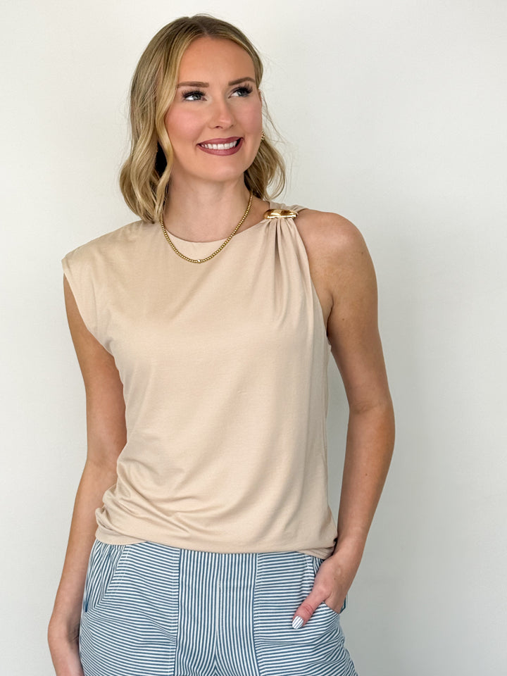 Conni - Sleeveless Fitted Top (Cream)