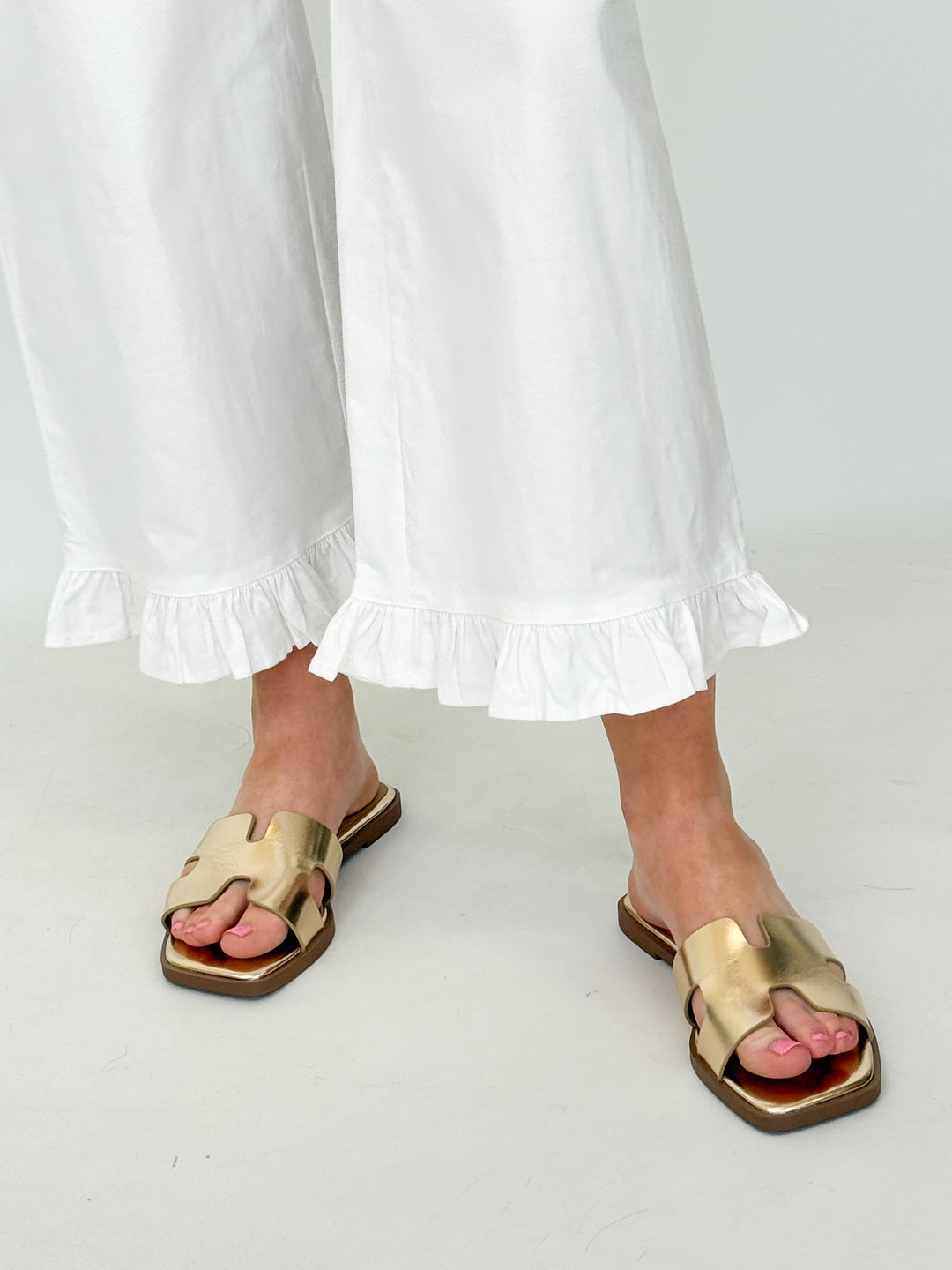 Savannah - White Ruffled Hem Pants