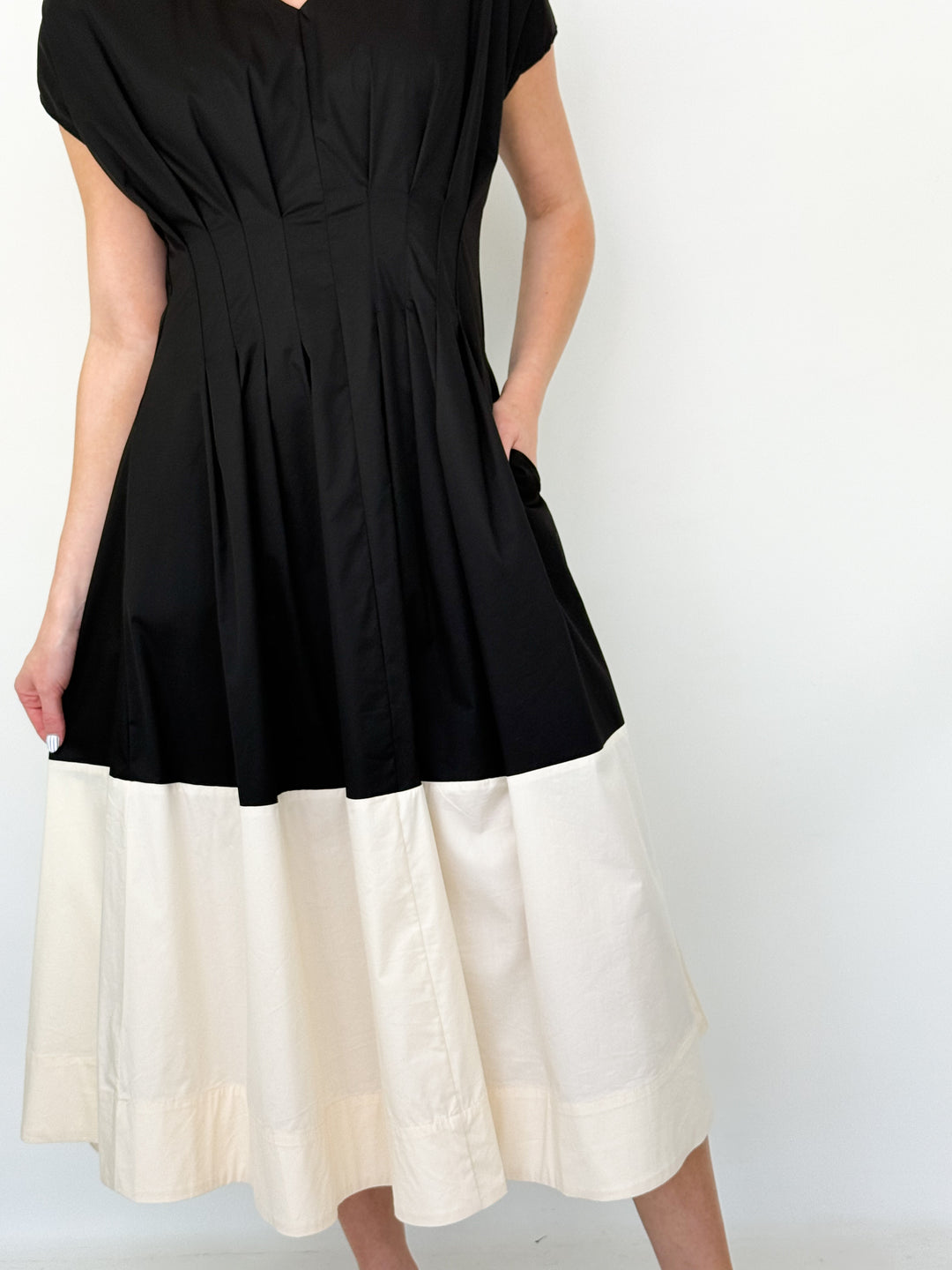 Melissa - Black & Cream Colorblock Midi Dress