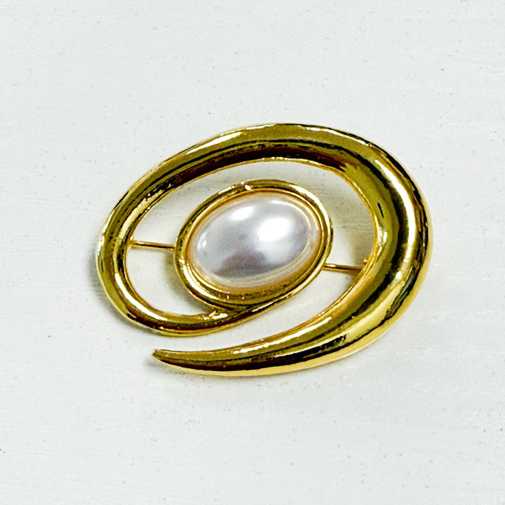 Jules - Gold Pearl Swirl Brooch