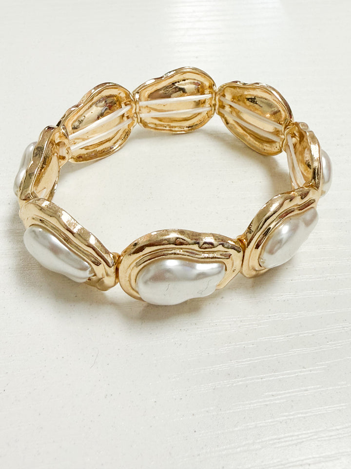 Samantha - Freshwater Pearl Hammered Bracelet