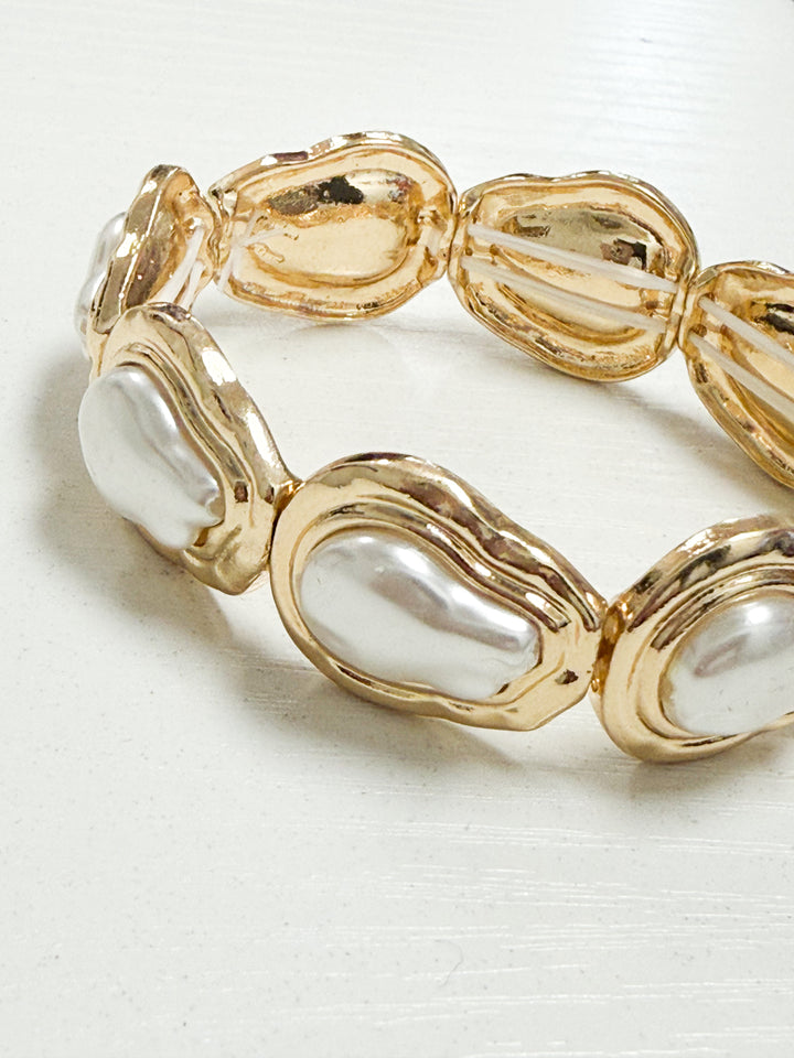 Samantha - Freshwater Pearl Hammered Bracelet
