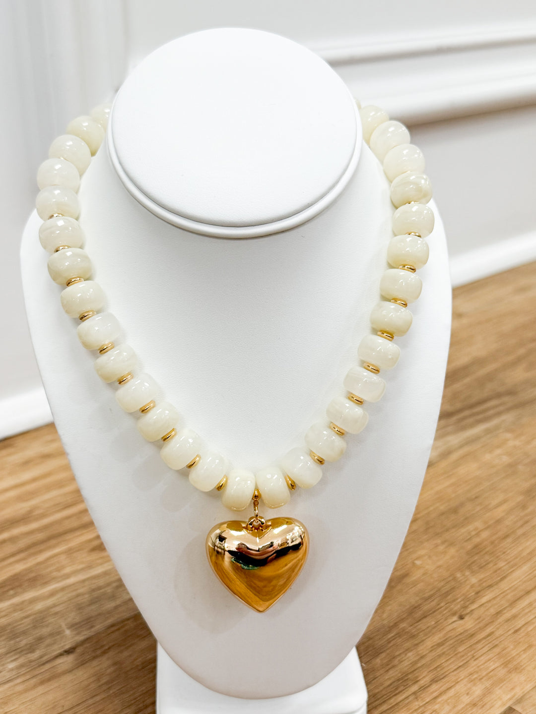 Kelsea - Chunky Beaded Puffy Heart Necklace (Ivory)