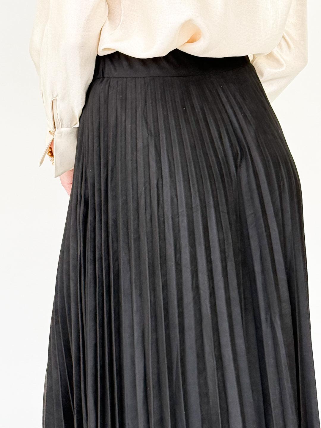 Lyndi - Faux Suede Pleated Skirt