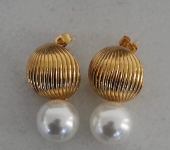 CHANSUTT - Aubrey Pearl Earrings