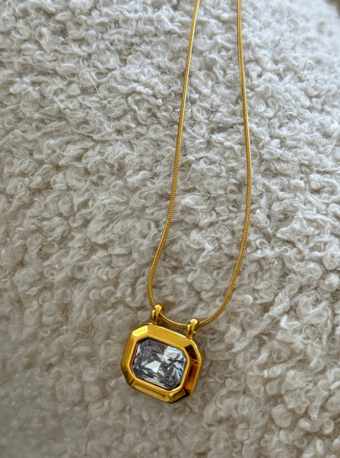 CHANSUTT - Daisy Necklace