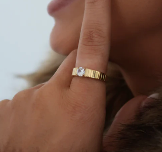 CHANSUTT - Dainty Diamond Ring