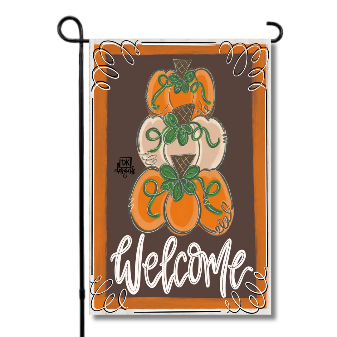 Garden Flag - Tan Pumpkin Stack