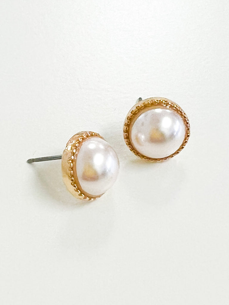 Kiara - Pearl Stud Earrings